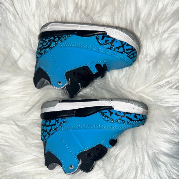 Jordan 3 Retro Powder Blue (TD) - Picture 2 of 6